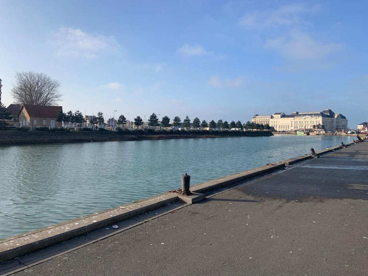 Hauteurs De Trouville - Studio Avec Terrasse Au Calme Luaran gambar